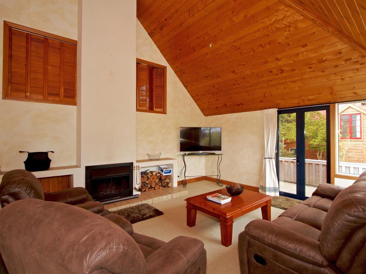 Ducks Crossing - Ohakune Holiday Home ภายนอก รูปภาพ